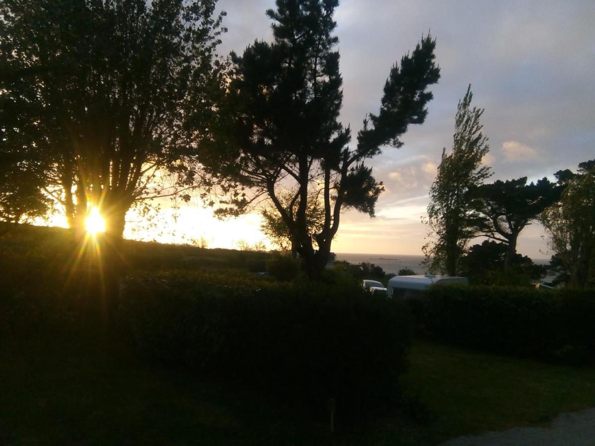 Les Hortensias Grande Tente Familiale Deux Chambres Et Sejour Vue Mer Sur Camping Nature Plestin-les-Grèves Exterior foto