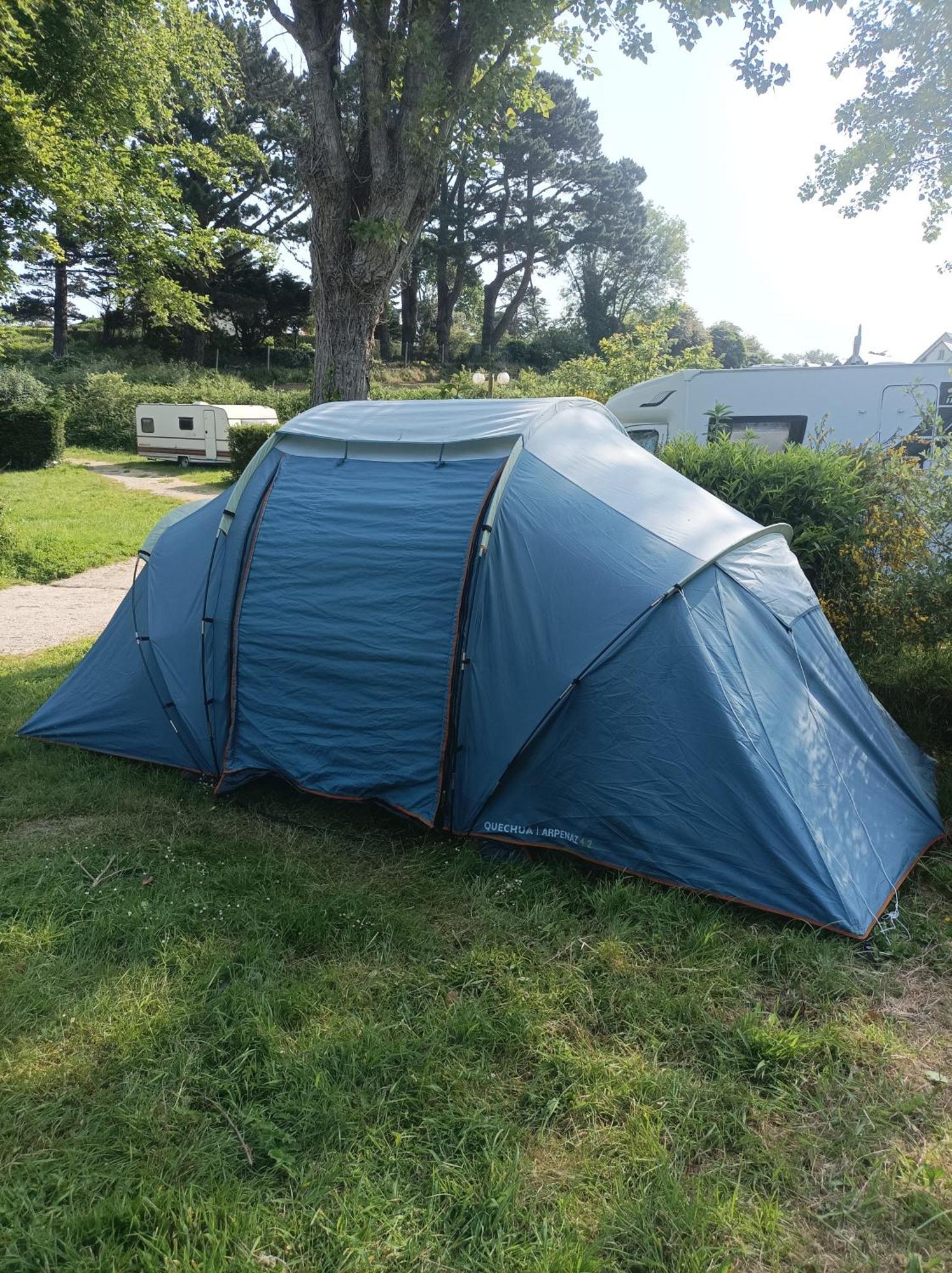 Les Hortensias Grande Tente Familiale Deux Chambres Et Sejour Vue Mer Sur Camping Nature Plestin-les-Grèves Quarto foto